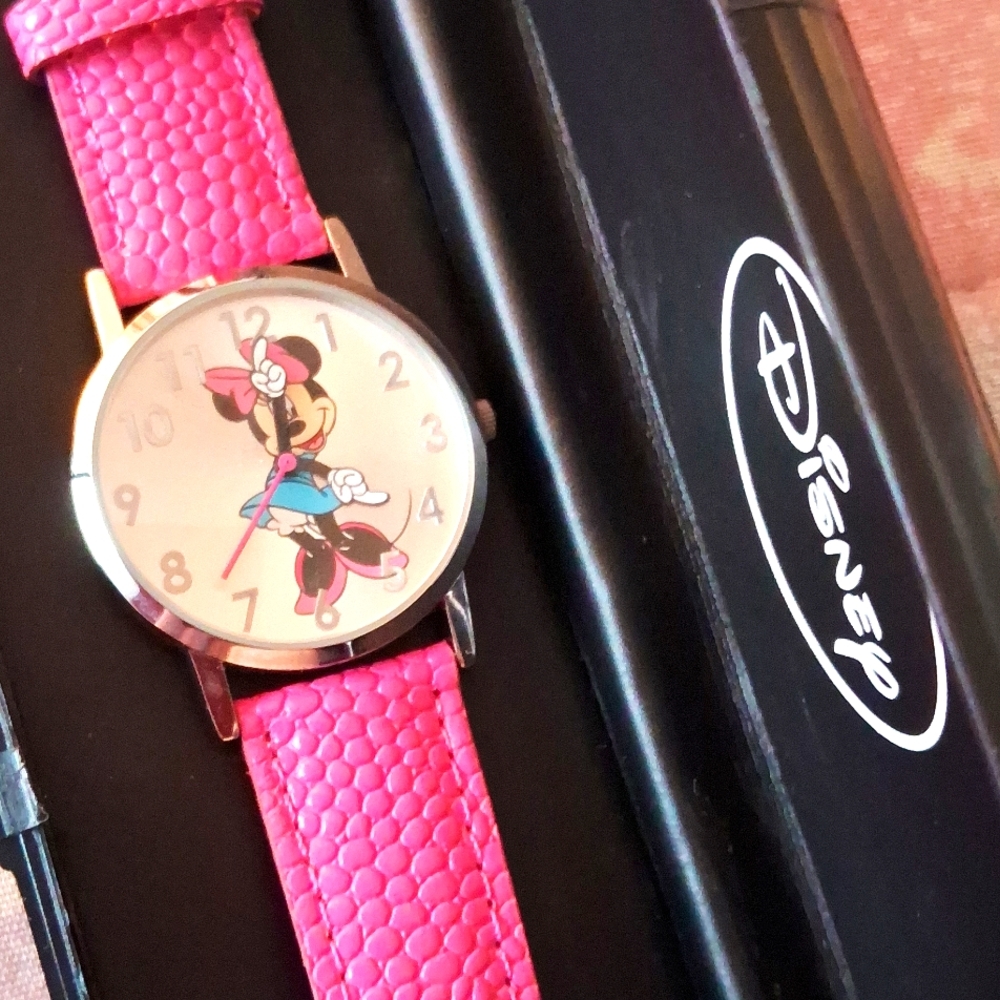Super Cute,Minnie Mouse Watch with Pink,Genuine Leather Band & New Battery💕🩷💕
